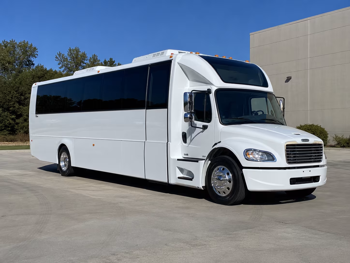 palmdale 28 passenger party bus